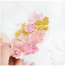 Load image into Gallery viewer, The Stamp Market - Scalloped Frame Dies
